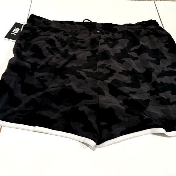 IDEOLOGY Womens Black Pocketed Camouflage Shorts Plus white stripes on side  3X - Picture 7 of 8
